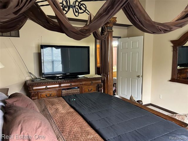 19130 W 11 Mile Road 6, Lathrup Village, MI 48076