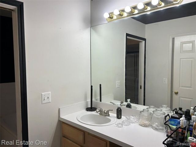 19130 W 11 Mile Road 6, Lathrup Village, MI 48076