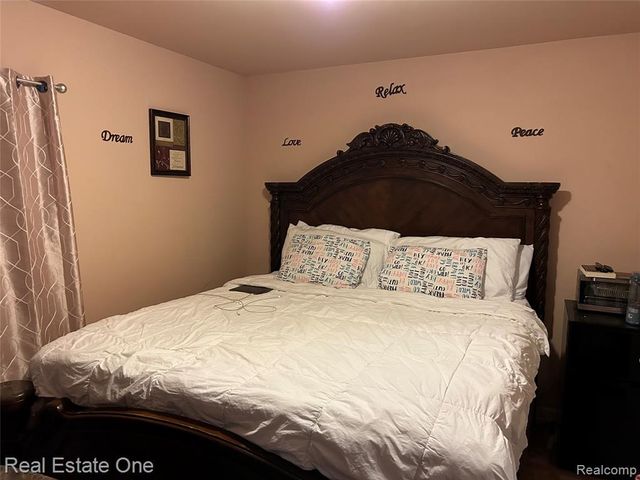 19130 W 11 Mile Road 6, Lathrup Village, MI 48076