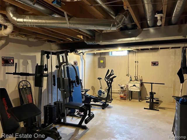 19130 W 11 Mile Road 6, Lathrup Village, MI 48076