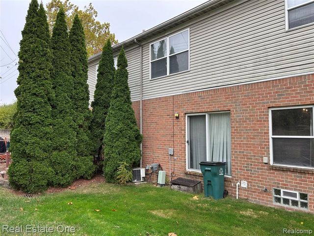 19130 W 11 Mile Road 6, Lathrup Village, MI 48076