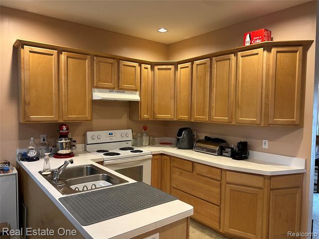 19130 W 11 Mile Road 6, Lathrup Village, MI 48076