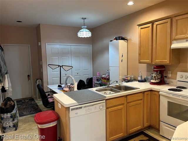 19130 W 11 Mile Road 6, Lathrup Village, MI 48076