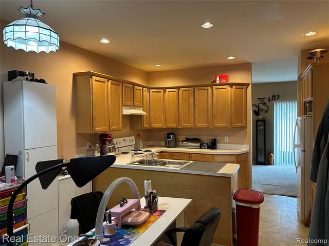 19130 W 11 Mile Road 6, Lathrup Village, MI 48076