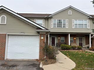 19130 W 11 Mile Road 6, Lathrup Village, MI 48076
