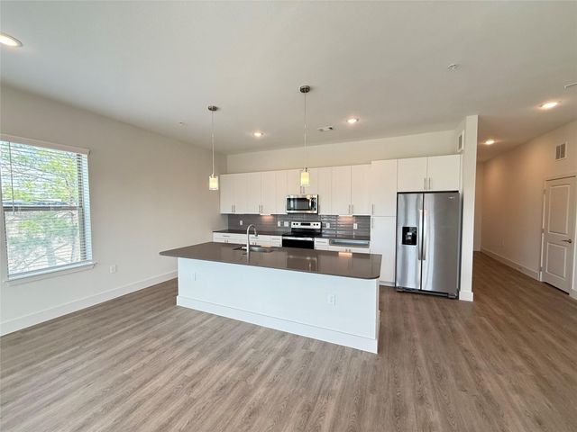 641 W Crosstimbers Street B8.211, Houston, TX 77018