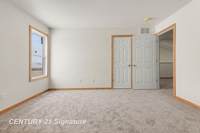 8440 S Valley Spring Lane, Freeland, MI 48623