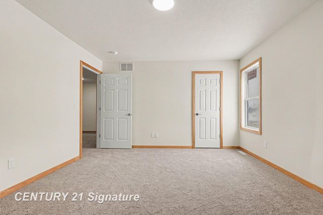 8440 S Valley Spring Lane, Freeland, MI 48623