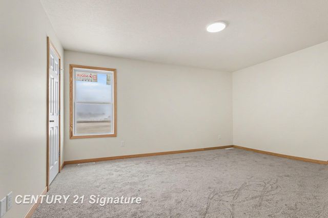 8440 S Valley Spring Lane, Freeland, MI 48623