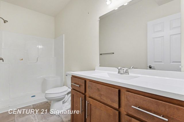8440 S Valley Spring Lane, Freeland, MI 48623