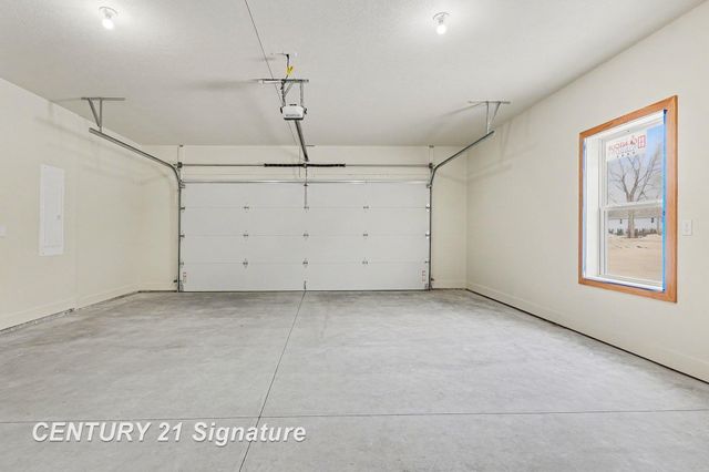 8440 S Valley Spring Lane, Freeland, MI 48623
