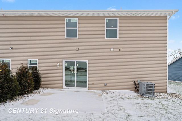 8440 S Valley Spring Lane, Freeland, MI 48623