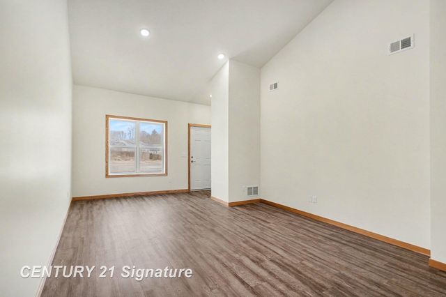 8440 S Valley Spring Lane, Freeland, MI 48623