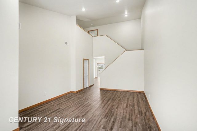 8440 S Valley Spring Lane, Freeland, MI 48623
