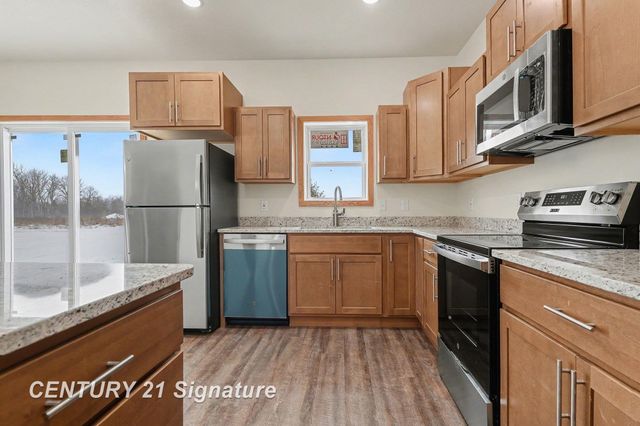 8440 S Valley Spring Lane, Freeland, MI 48623