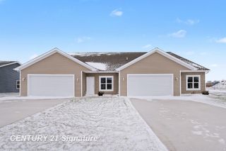 8440 S Valley Spring Lane, Freeland, MI 48623