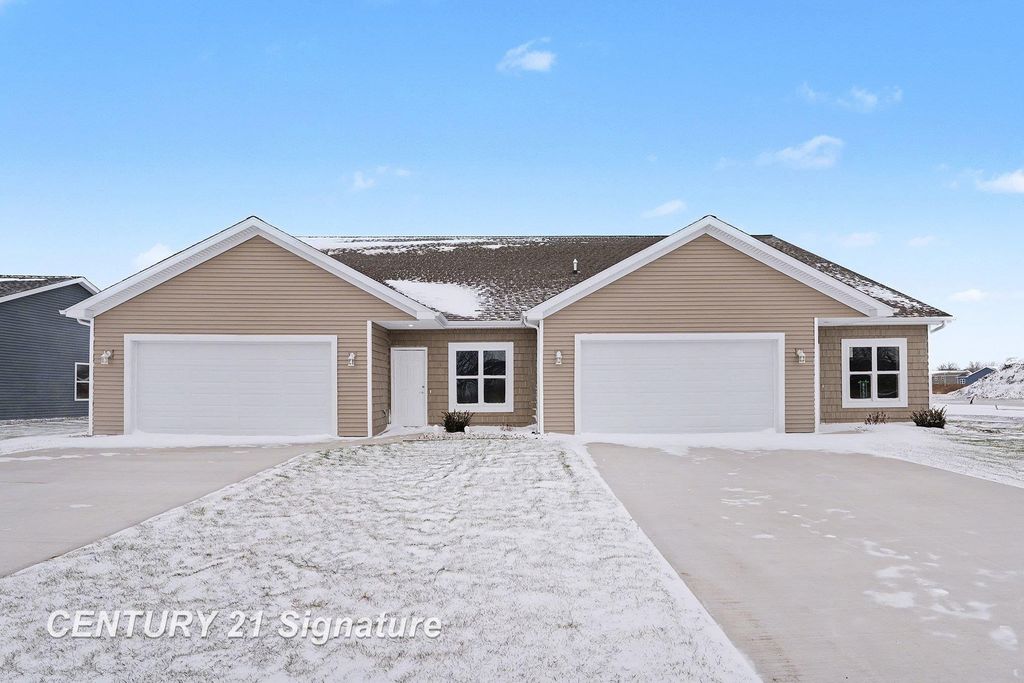 8440 S Valley Spring Lane, Freeland, MI 48623