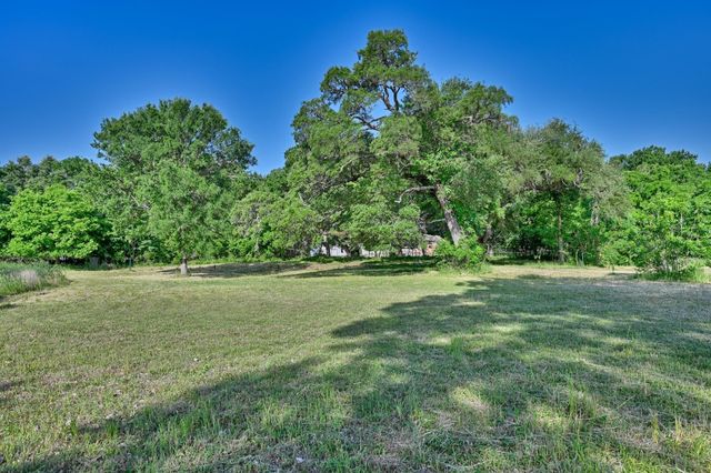 2917 Twisted Oak Drive, Brenham, TX 77833