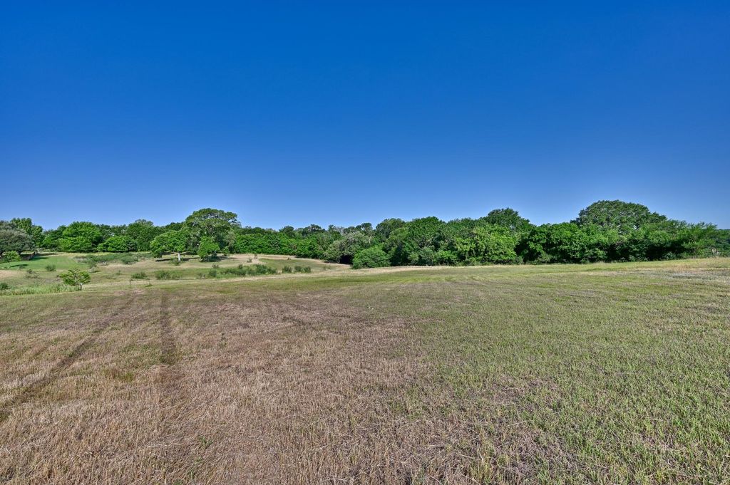 2917 Twisted Oak Drive, Brenham, TX 77833