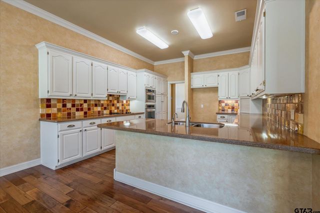 1431 Hollytree Pl, Tyler, TX 75703