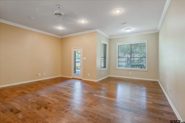 1431 Hollytree Pl, Tyler, TX 75703
