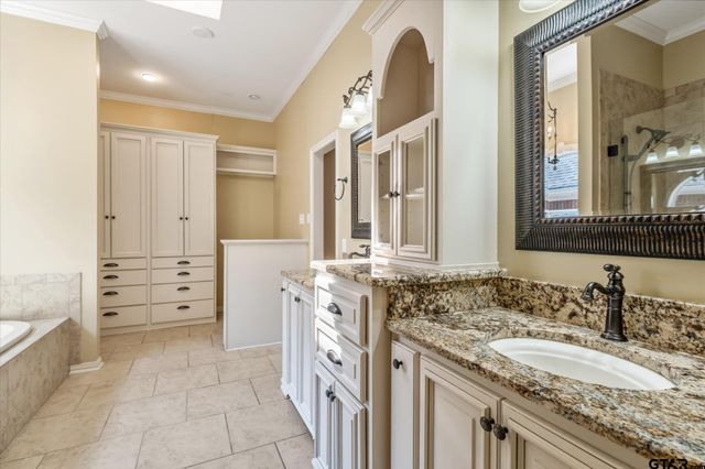 1431 Hollytree Pl, Tyler, TX 75703