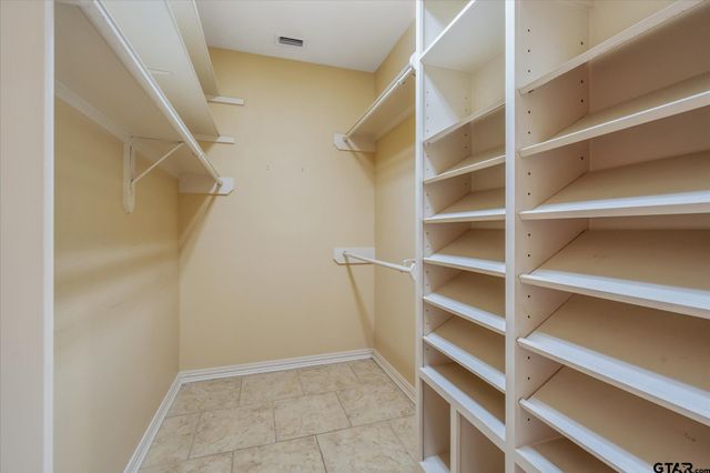 1431 Hollytree Pl, Tyler, TX 75703