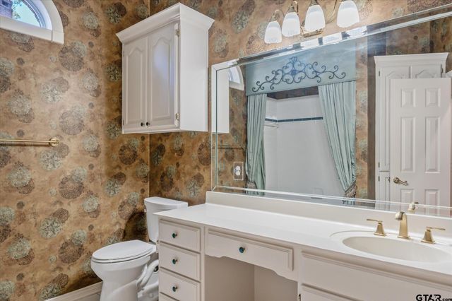 1431 Hollytree Pl, Tyler, TX 75703