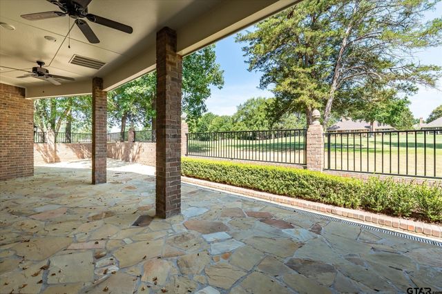 1431 Hollytree Pl, Tyler, TX 75703