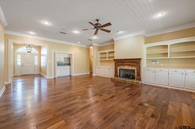 1431 Hollytree Pl, Tyler, TX 75703