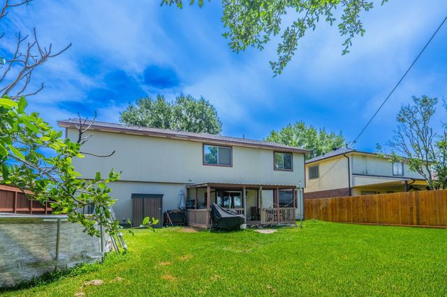 2304 Caroline Street, Dickinson, TX 77539