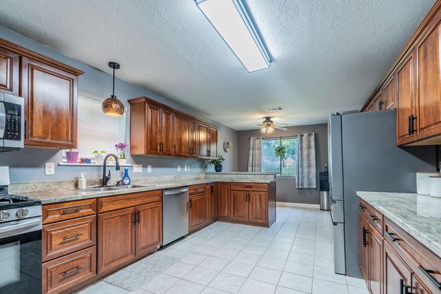 2304 Caroline Street, Dickinson, TX 77539