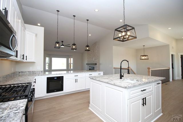 1009 S Oak Valley Dr, Pueblo West, CO 81007
