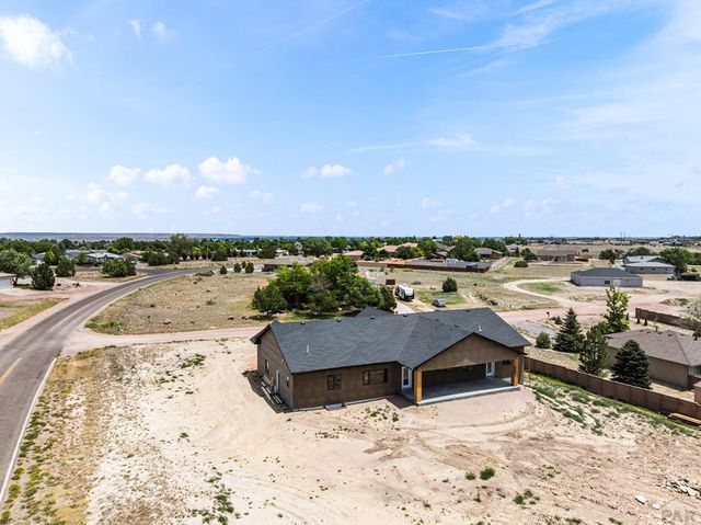 1009 S Oak Valley Dr, Pueblo West, CO 81007