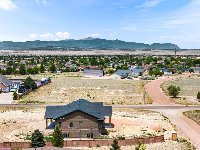 1009 S Oak Valley Dr, Pueblo West, CO 81007