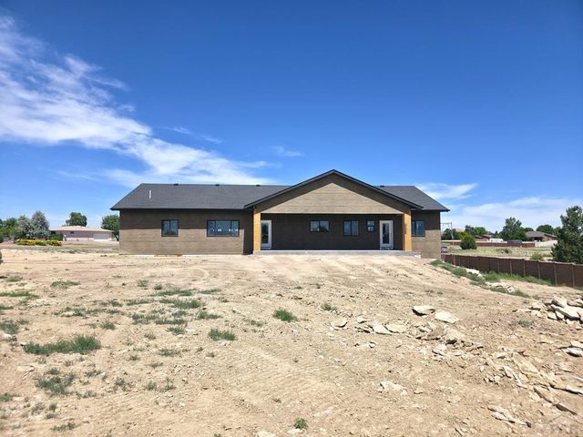 1009 S Oak Valley Dr, Pueblo West, CO 81007