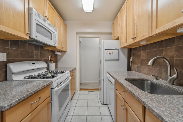 177 E Hartsdale Avenue 4X, Hartsdale, NY 10530