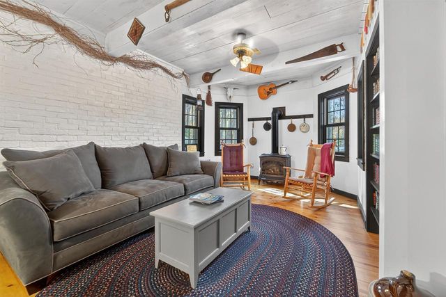 107 LAMINE LANE, Combined Locks, WI 54113