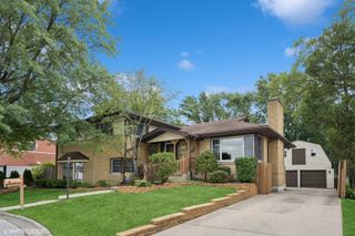 6455 W 88th Place, Oak Lawn, IL 60453