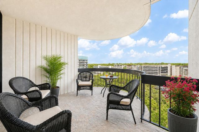 5001 Woodway 1005, Houston, TX 77056