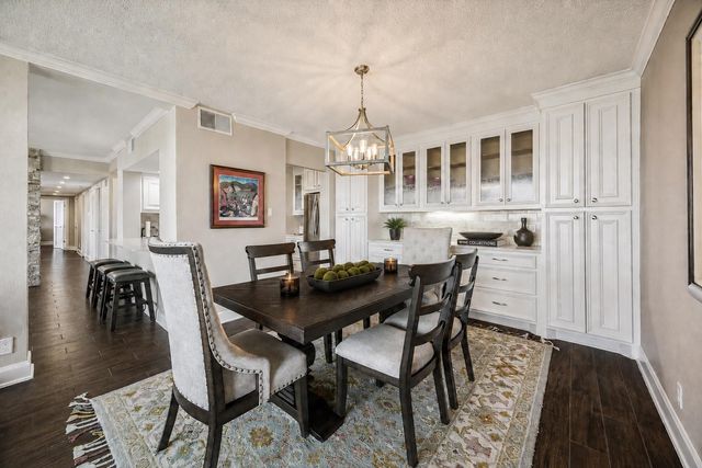5001 Woodway 1005, Houston, TX 77056