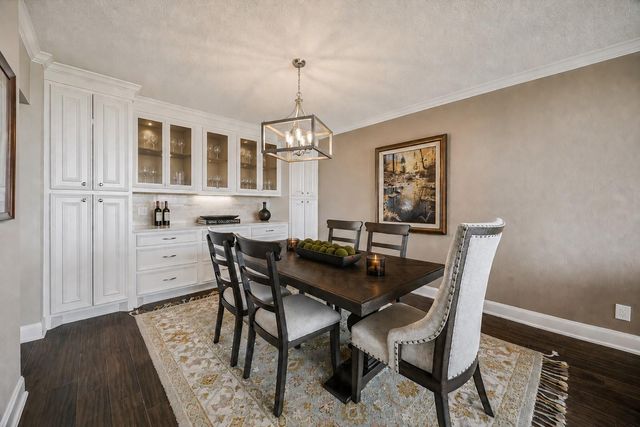 5001 Woodway 1005, Houston, TX 77056