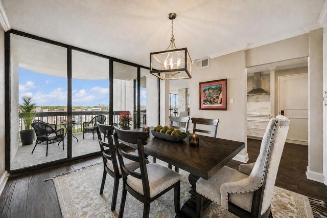 5001 Woodway 1005, Houston, TX 77056
