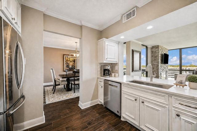 5001 Woodway 1005, Houston, TX 77056