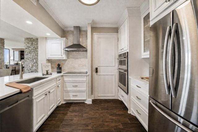 5001 Woodway 1005, Houston, TX 77056