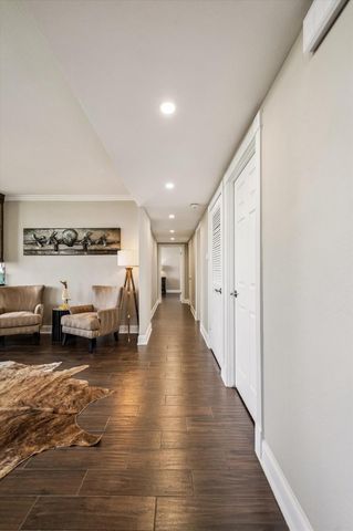 5001 Woodway 1005, Houston, TX 77056