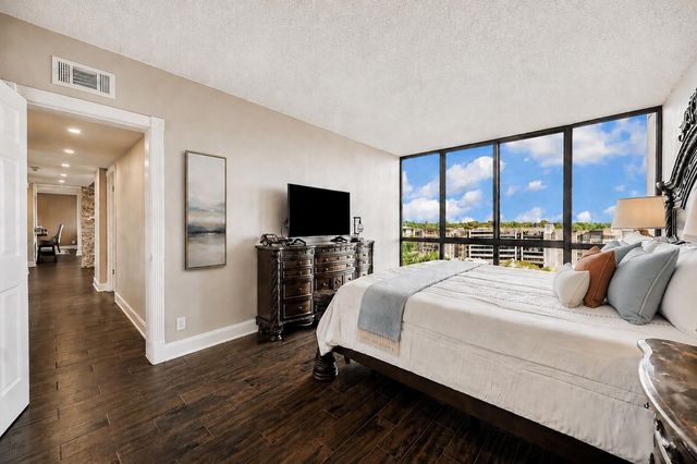 5001 Woodway 1005, Houston, TX 77056