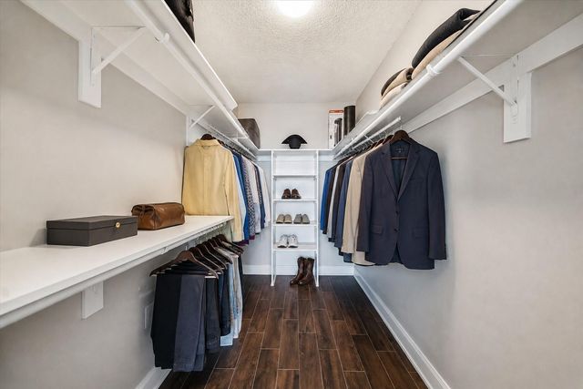 5001 Woodway 1005, Houston, TX 77056