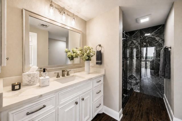 5001 Woodway 1005, Houston, TX 77056