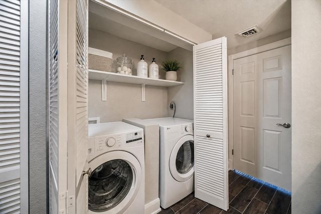 5001 Woodway 1005, Houston, TX 77056